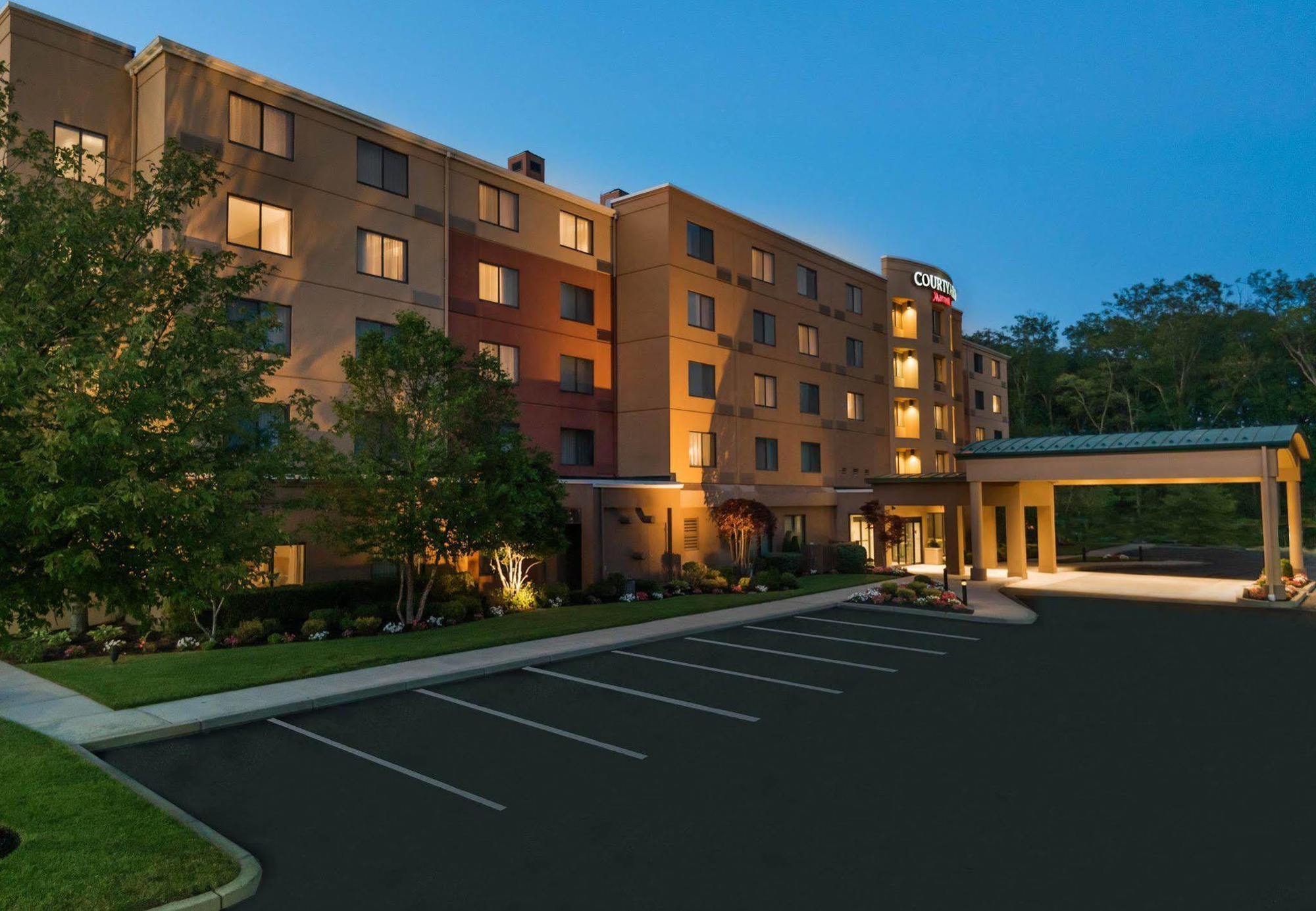 Courtyard By Marriott Providence Lincoln Hotel Exterior photo